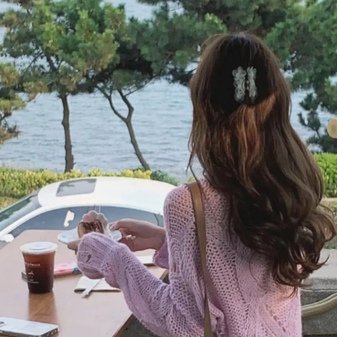 鬣狗式生存海报
